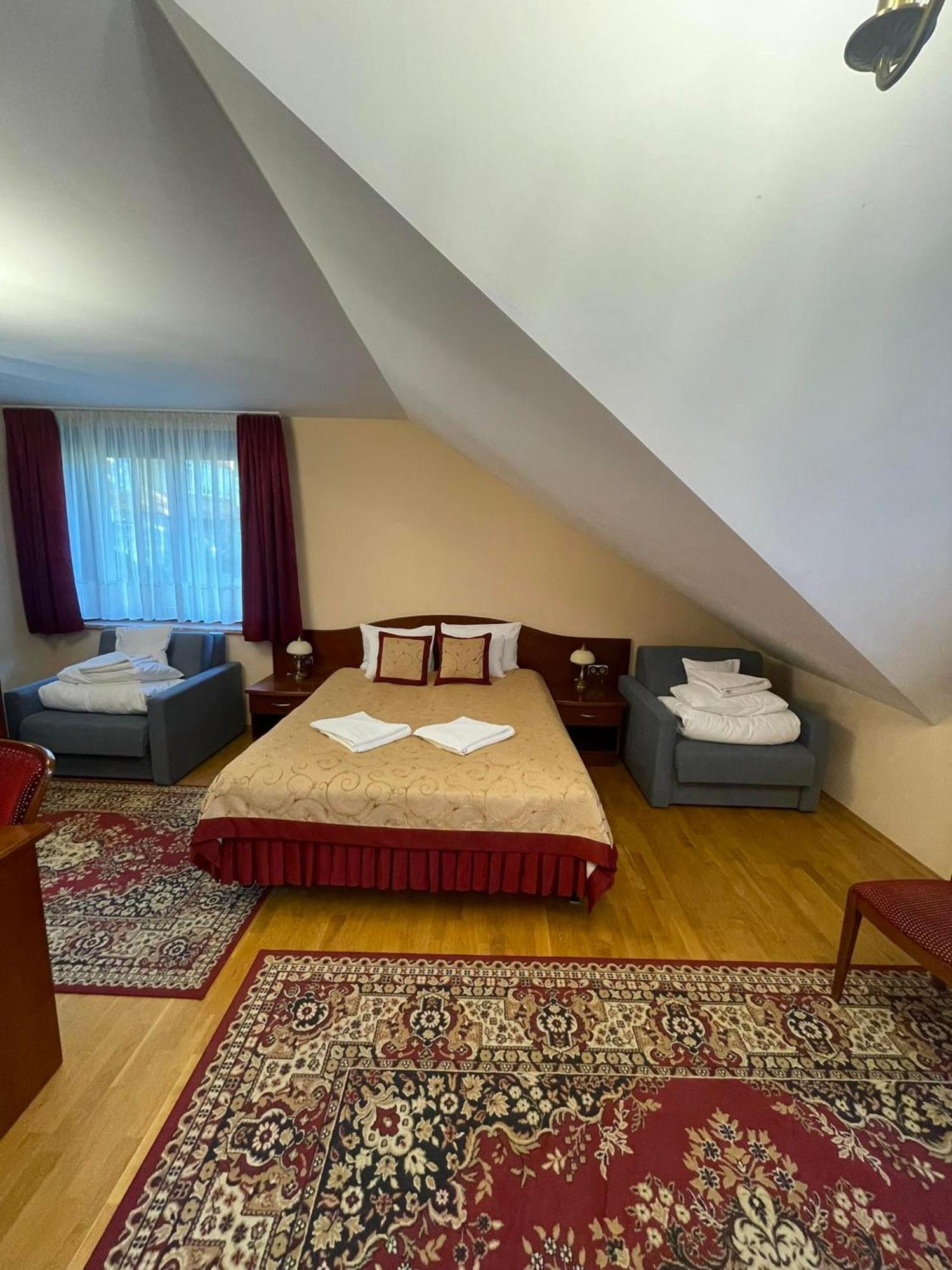 Pensjonat Szach Krynica Zdroj Buitenkant foto